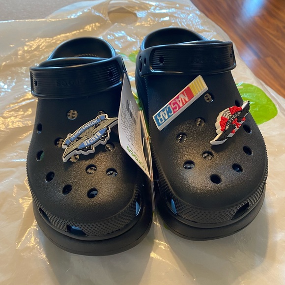NWT- unisex Crocs🐊 - Picture 4 of 6